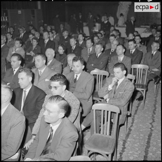Alger. Maison de l'agriculture. Le personnel civil des Etablissements Merlin Guerin, pendant l'allocution de monsieur Merlin.