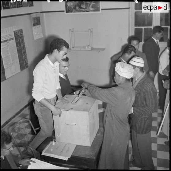 Castiglione. Président du 2ème bureau, son assesseur et son secrétaire.