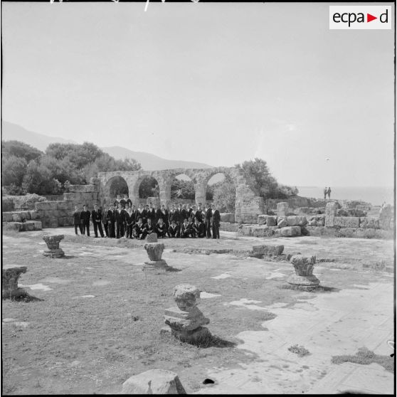 Tipasa. Devant la basilique (2ème siècle).