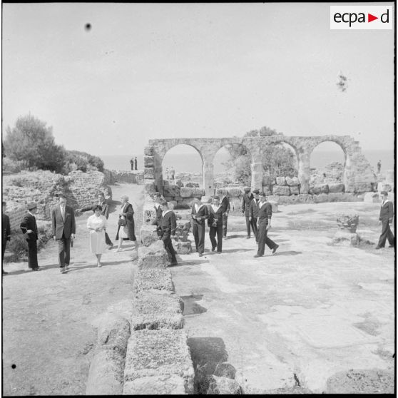 Tipasa. Promenade à l'intérieur et à l'extérieur de la basilique.