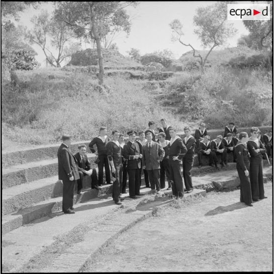 Tipasa. Sur les gradins du théâtre.