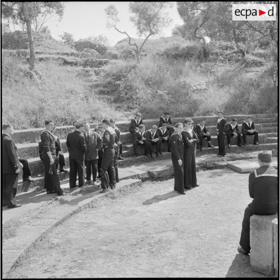 Tipasa. Sur les gradins du théâtre.