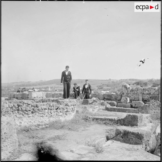 Tipasa. Exploration par petit groupe.