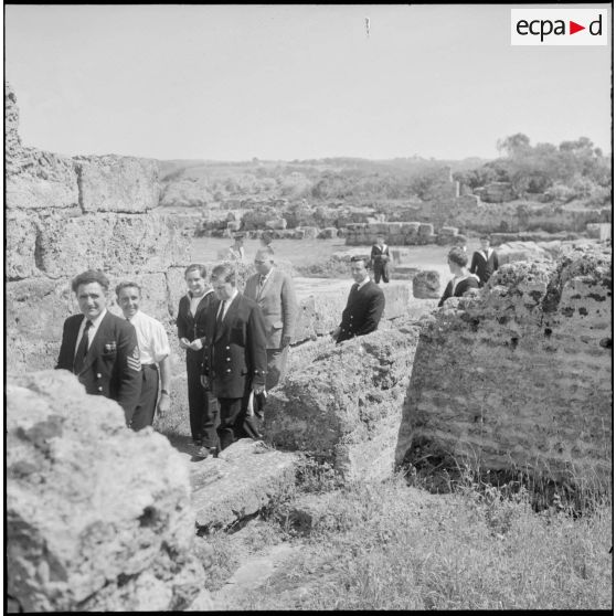Tipasa. Promenade à l'intérieur et à l'extérieur de la basilique.