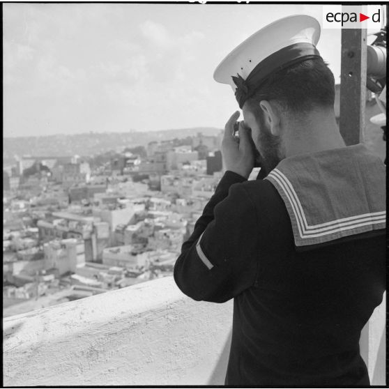 Alger. Casbah. Un marin britannique photographie la ville.