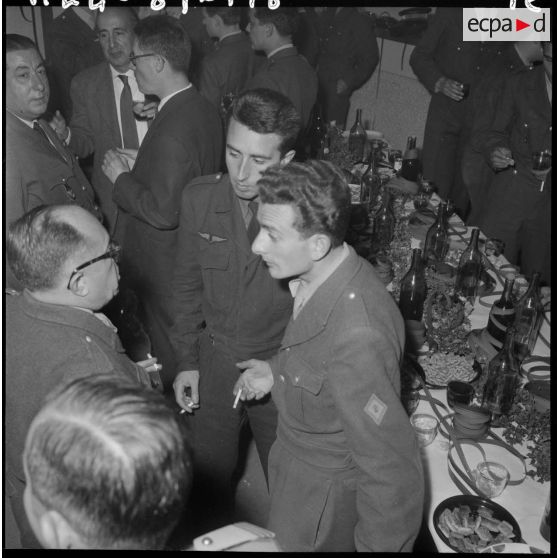 Alger. Service cinématographique des armées (SCA). Cocktail.