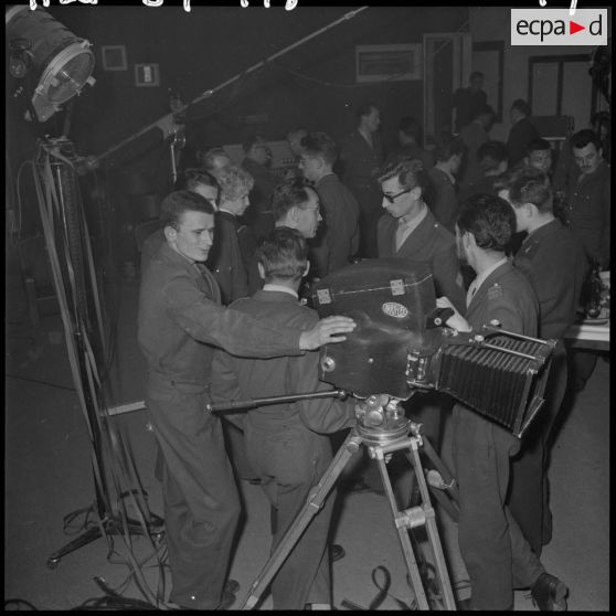 Alger. Service cinématographique des armées (SCA). Cocktail.