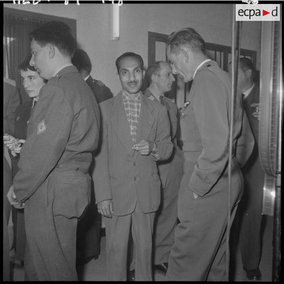 Alger. Service cinématographique des armées (SCA). Cocktail.