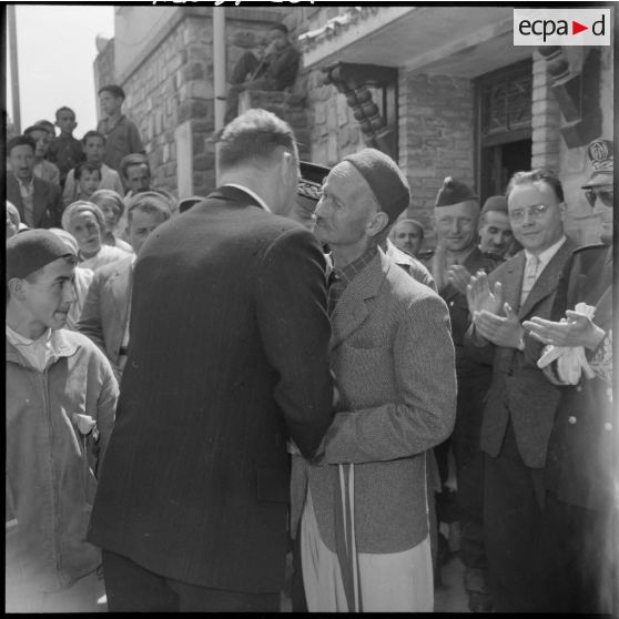 Taourirt Mimoun. Paul Delouvrier remercie le délégué spécial.