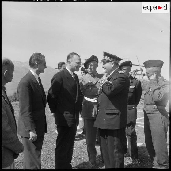 Taourirt Mimoun. Arrivée de Paul Delouvrier et du général Faure.