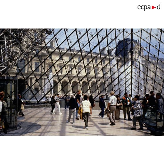 Paris 1er. Musée du Louvre. La pyramide. Architecte I.M. Pei.