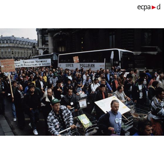 Novembre 1995. Paris 1er. Manifestation de producteur de légumes.