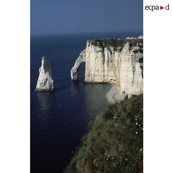 Etretat (76). Les falaises.