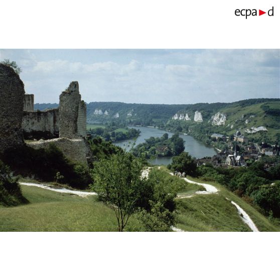 Les Andelys (27). Château Gaillard dominant les méandres de la Seine.