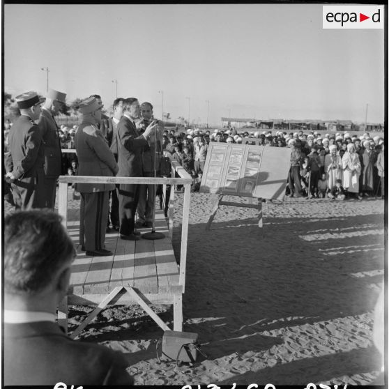 Sidi Salem. Raymond Triboulet prononce son discours.