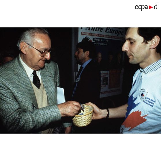 08 juin 1994. Saint-Maur-des-Fossés (94). Elections européennes. Meeting de Philippe De Villiers.
