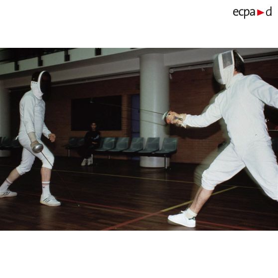 Paris 12e. Ministère des Finances : gymnase interne, cours d'escrime.