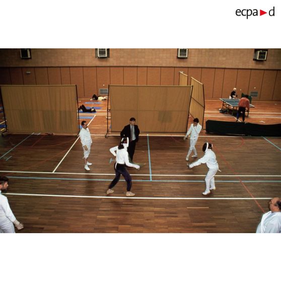 Paris 12e. Ministère des Finances : gymnase interne, cours d'escrime.