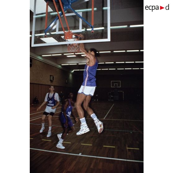 Paris 12e. Ministère des Finances. Le gymnase.