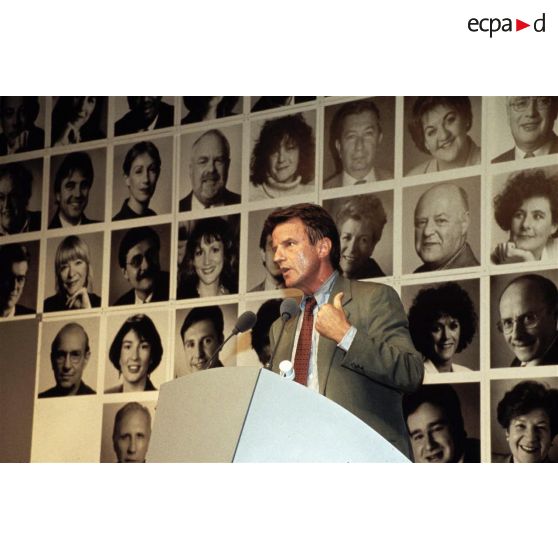 07 juin 1994. Créteil (94). Elections européennes. Meeting du Parti Socialiste au Palais des Sports.
