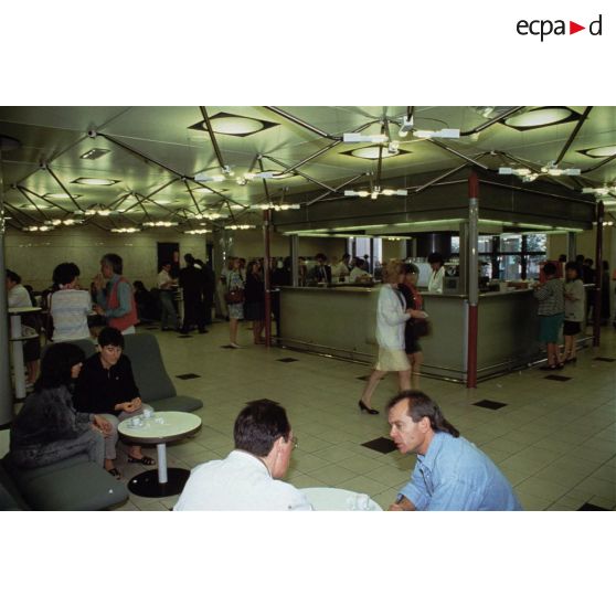 Paris 12e. Ministère des Finances. La cafétéria.