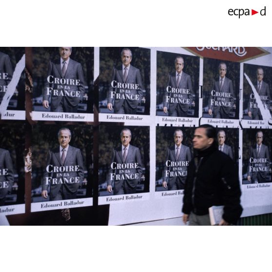 Avril 1995. Paris. Elections présidentielles : affiche du candidat RPR, Edouard Balladur.
