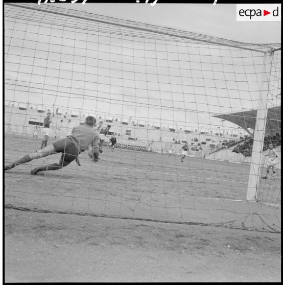 Oran. Stade municipal. Finale du championnat de France militaire. Phases de jeu.