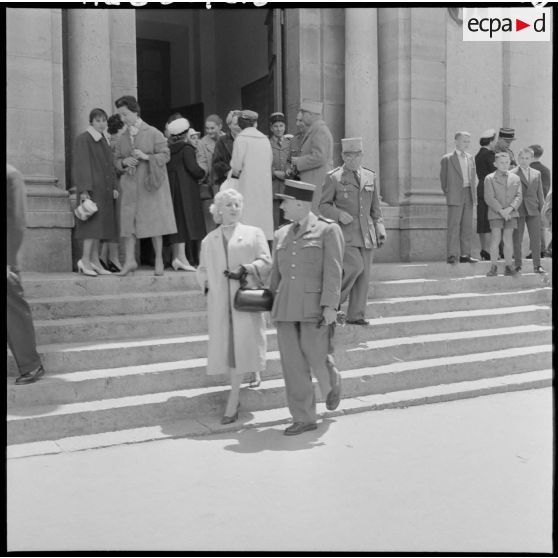 Sétif. Eglise Sainte-Monique. Départ de Rebiha Kebtani en compagnie du général Delepierre.