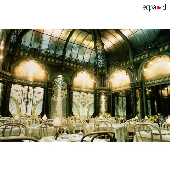 Paris 8e. Restaurant , la Fermette Marbeuf.