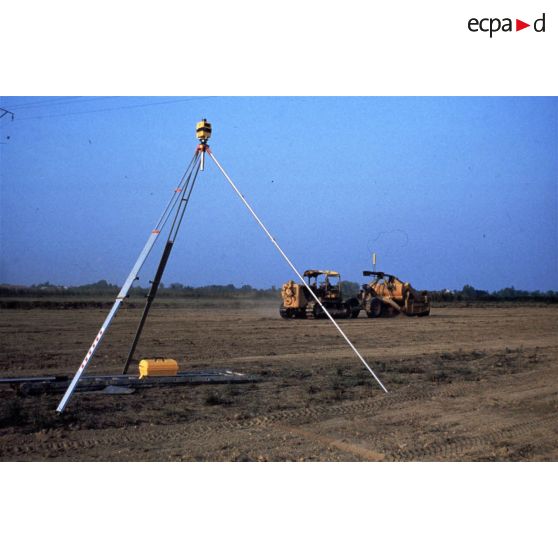 Camargue (13). Domaine de Méjanes. Nivellement par laser.