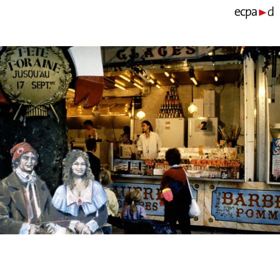 1989. Paris 1er. Jardin des Tuileries. Fête foraine pour le bicentenaire de la Révolution française.