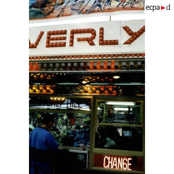 1989. Paris 1er. Jardin des Tuileries. Fête foraine pour le bicentenaire de la Révolution française.