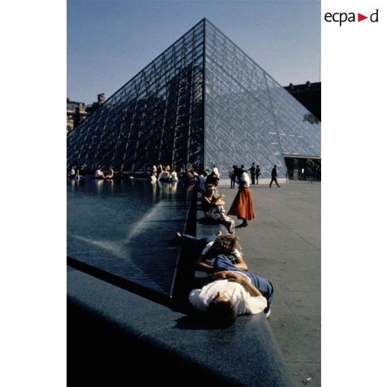 Paris 1er. Pyramide du Louvre (architecte I.M. Pei).