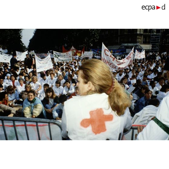 Octobre-novembre 1991. Paris. Manifestation des infirmières (coordination nationale) pour la revalorisation.