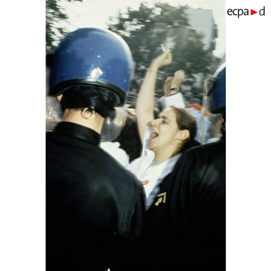 Octobre-novembre 1991. Paris. Manifestation des infirmières (coordination nationale) pour la revalorisation.