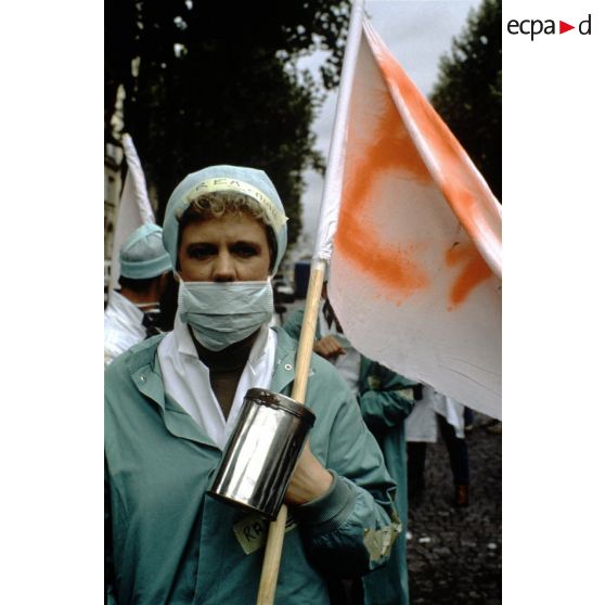 Octobre-novembre 1991. Paris. Manifestation des infirmières (coordination nationale) pour la revalorisation.