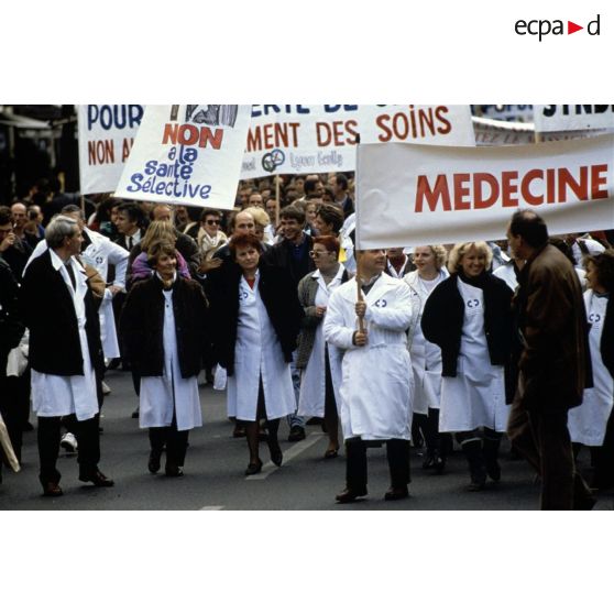 17 novembre 1991. Paris. Manifestation de tous les professionnels de la santé. "ma santé, j'y tiens".