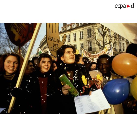 25 janvier 1992. Paris. Manifestation contre le racisme. Militants SOS-Racisme.