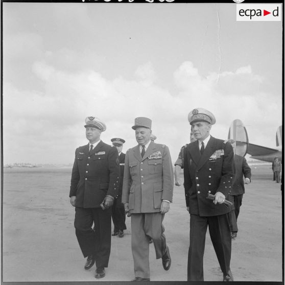 Maison Blanche. L'amiral Auboyneau, le maréchal Juin, le général Challe.