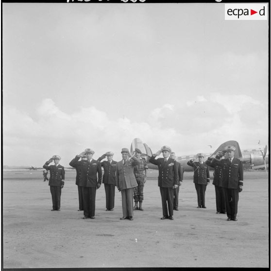 Maison Blanche. Les autorités rendent les honneurs au drapeau.