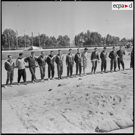 Alger. Stade des Tagarins. Troisièmes jeux d'athlétisme Géo André. Les athlètes de l'équipe de France.