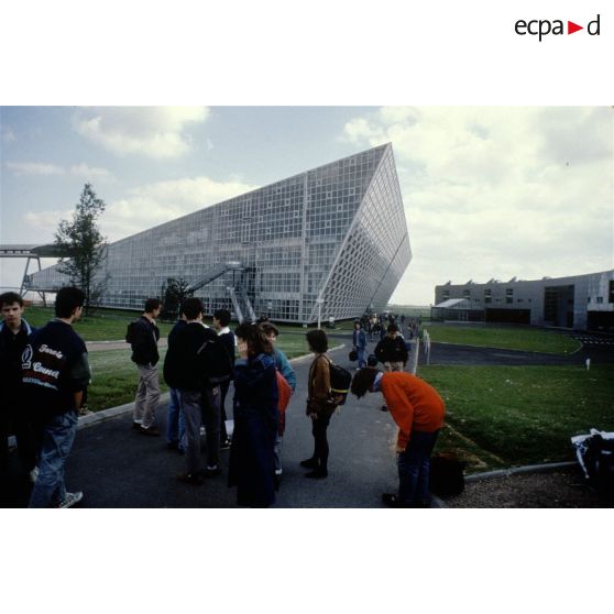 Poitiers (86). Le Futuroscope. Le lycée pilote.