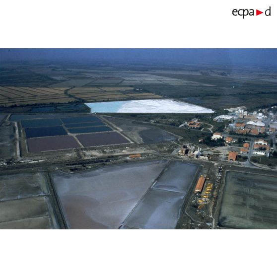 Salin-de-Giraud (13). Camargue. Industrie du sel ; usine.