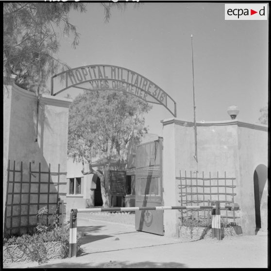 Colomb-Béchar. Entrée de l'hôpital militaire.