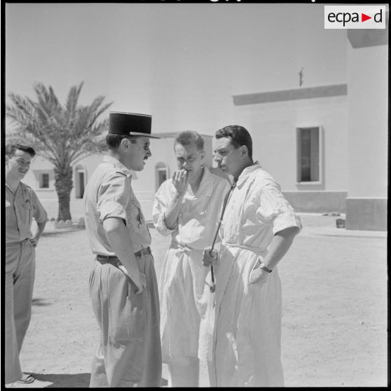 Hôpital militaire de Colomb-Béchar. Groupe de médecins.