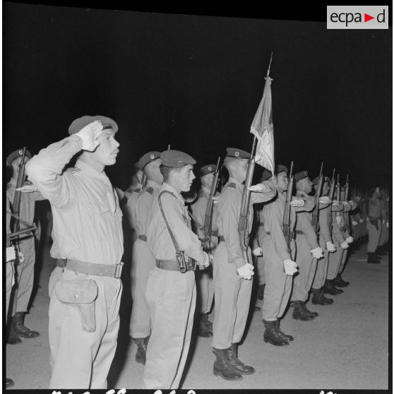 Sétif - Aïn Arnat. Les troupes au garde à vous.