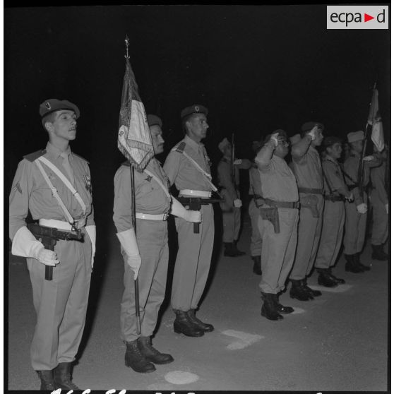 Sétif - Aïn Arnat. Le groupement d'hélicoptère n°2 (GH 2) au garde à vous.