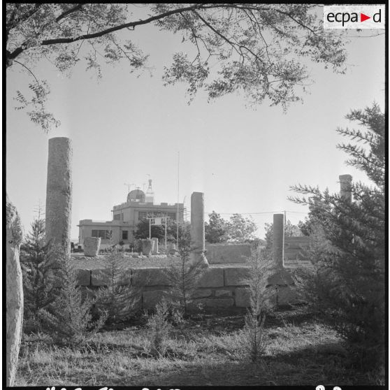 Setif - Aïn Arnat. Bâtiment et jardin de la base héliport Maréchal de Lattre.