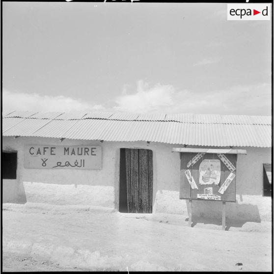 Centre de regroupement de Sahel. Le café Maure.