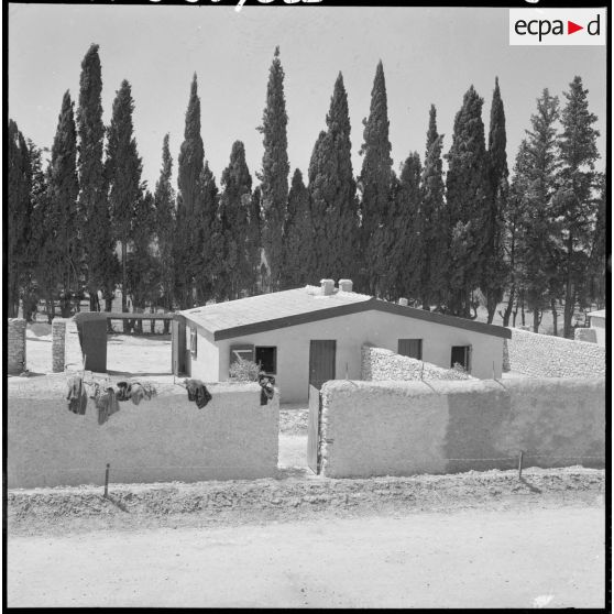 Centre de regroupement de Baudens. Maison avec cour.